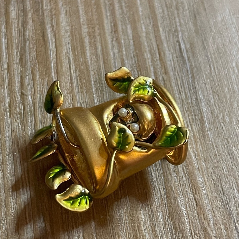 RARE Gold tone is and Green Leaf Vintage Brooch-EUC - Picture 3 of 3